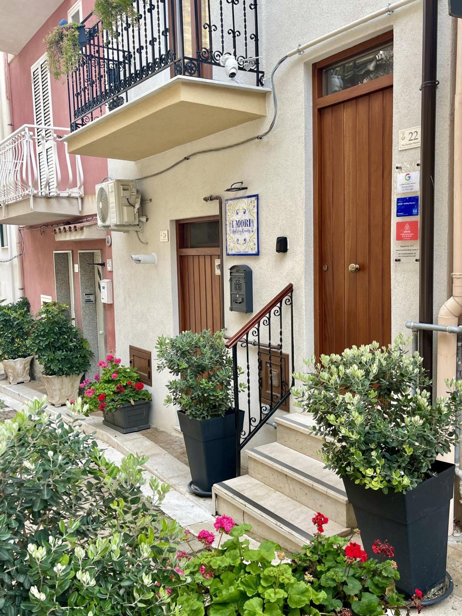 I Mori - Holiday Rooms Lascari Dış mekan fotoğraf