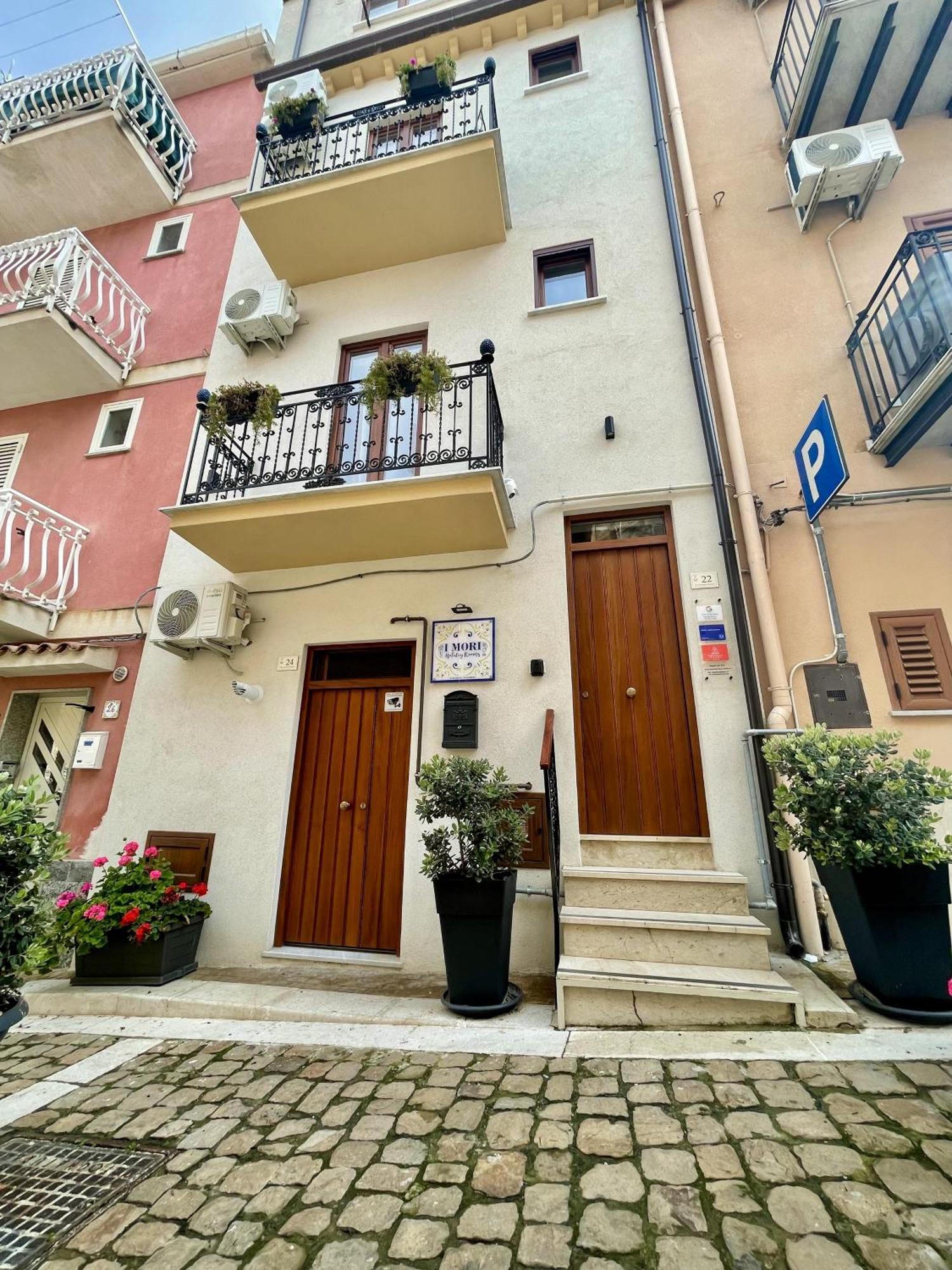 I Mori - Holiday Rooms Lascari Dış mekan fotoğraf